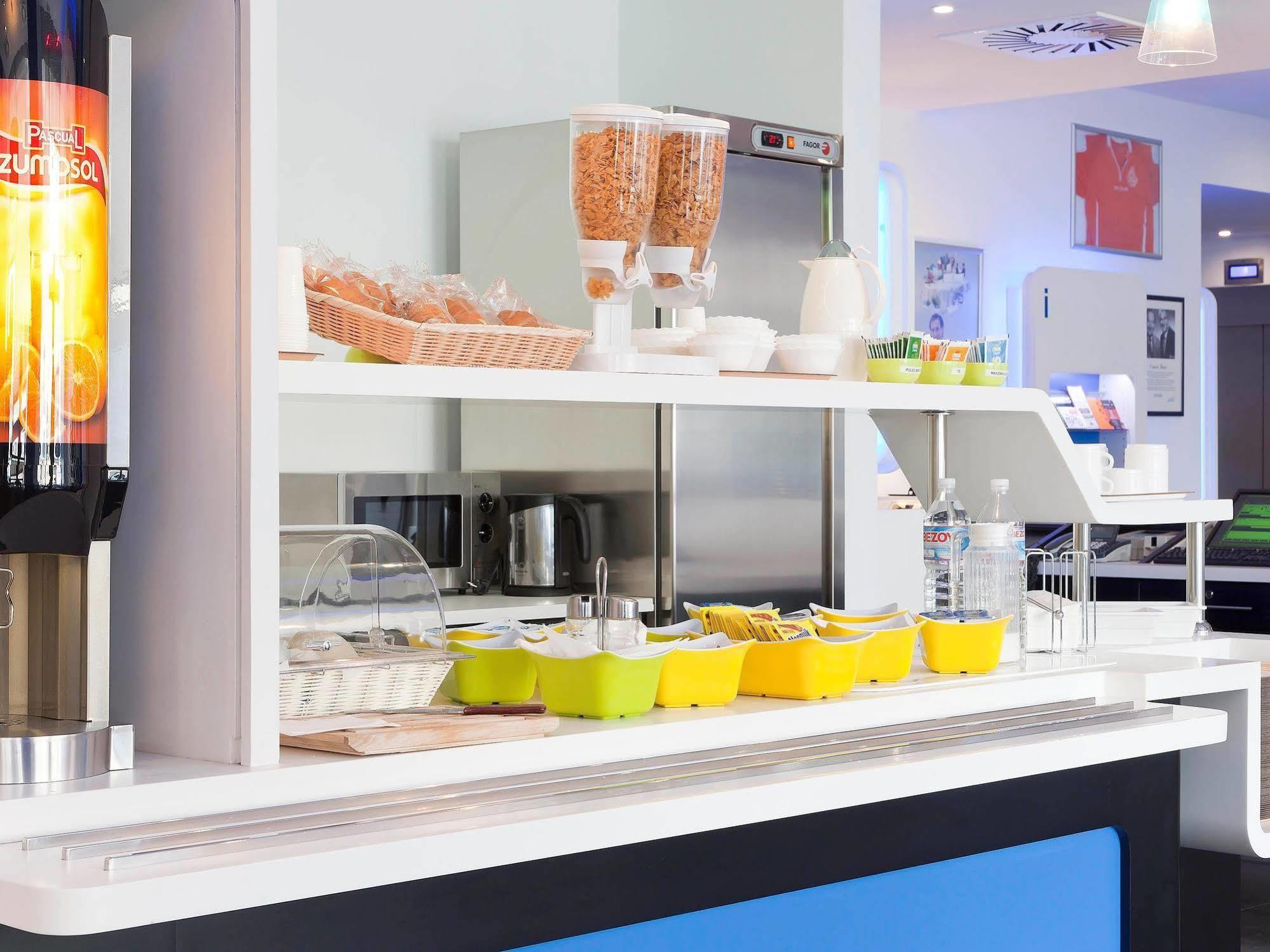 ibis budget Montauban Les Chaumes Bagian luar foto